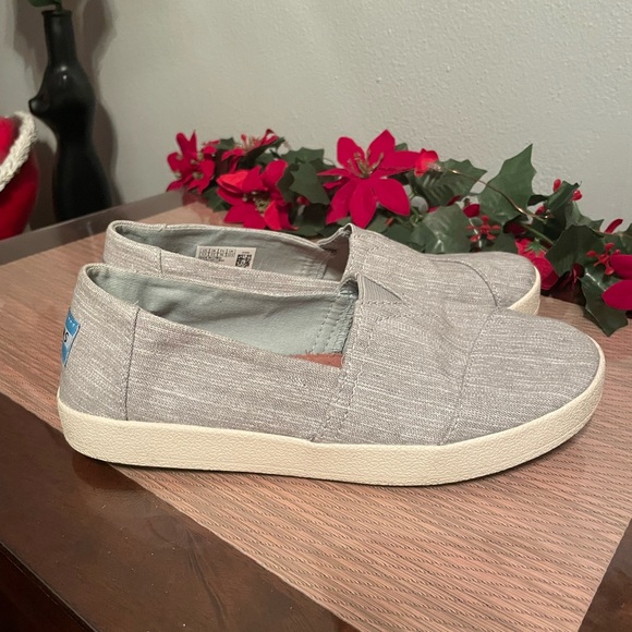TOMS Avalon Slip Ons - Picture 3 of 8